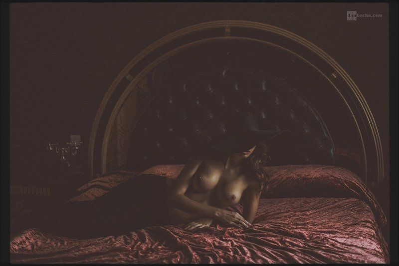 lady in hat фото превью