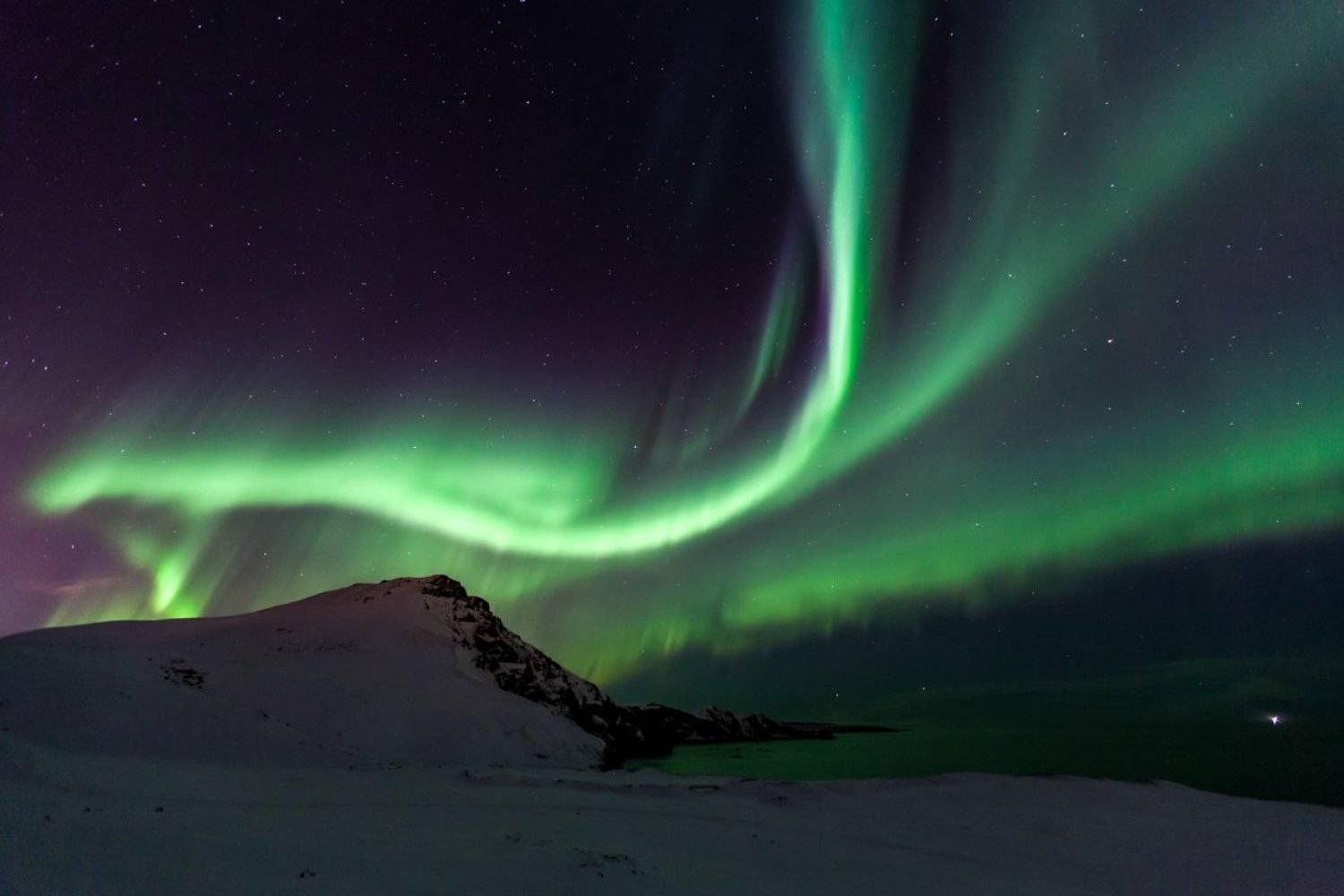 северное сияние, наука, астрономия, пейзаж, ландшафт, небо, звезды, океан, отражение, арктика, исландия, ночь, лунный свет, геомагнитные, зеленые, волшебство, свет, свечение, зима, новый год, север, Sergey