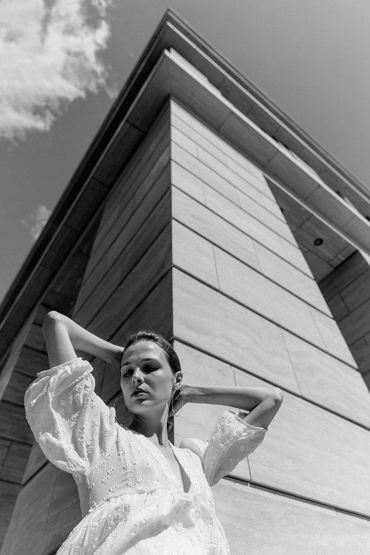 девушка, небо, геометрия, fashion, черно-белое, монохром, широкий угол, архитектура Summer geometry фото превью