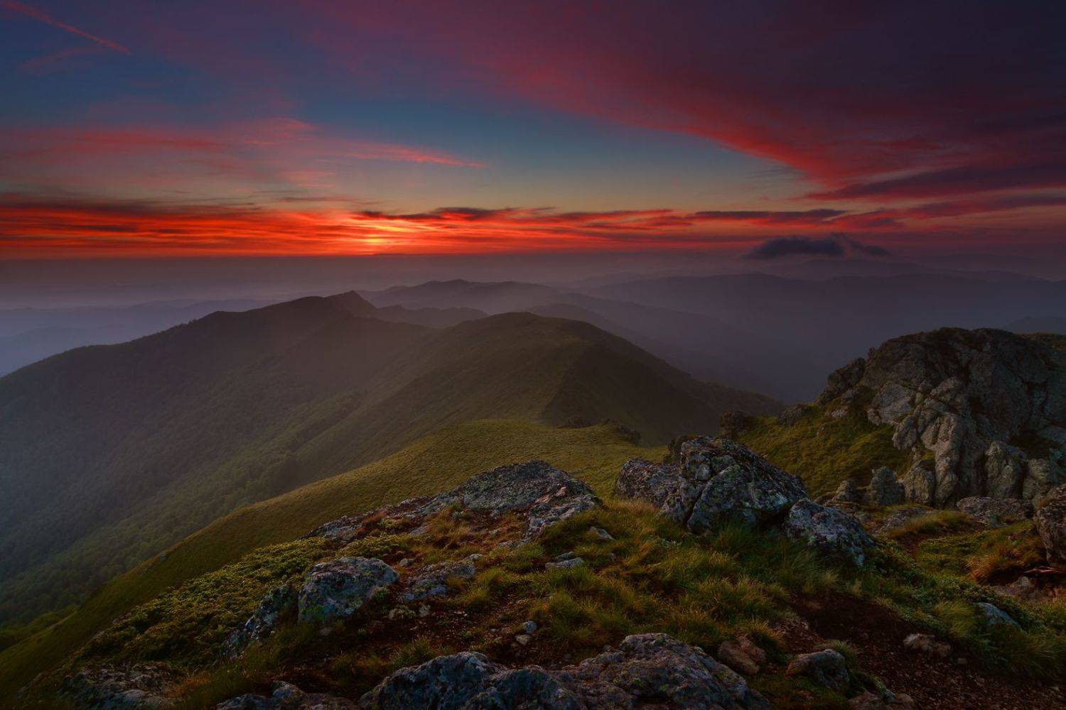 Стара планина, България, Stara Planina, Bulgaria, Balkan, sunrise, dawn, горы, лето, season, travel, hiking, peak, summit, tranquility, outdoor, adventure, mountains, journey, dramatic sky, clouds, rocks, mist, fog, Sebastian Płonka