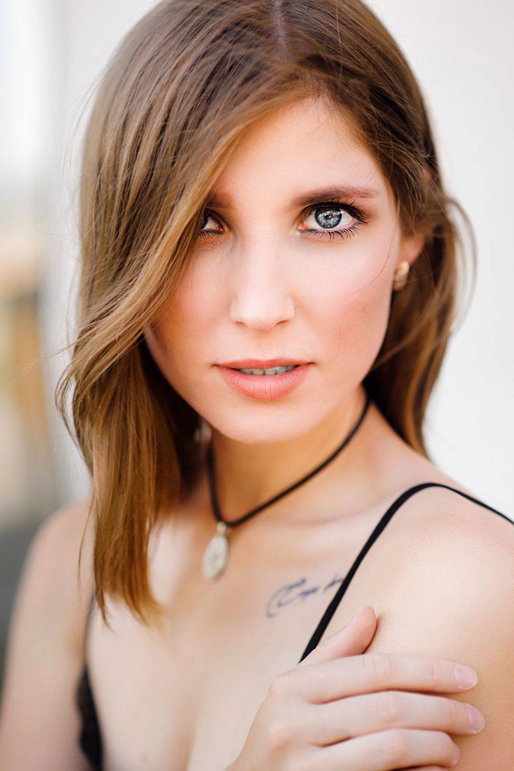 девушка, комната, черный, белый,  печаль ,красота ,грудь, красный,, Денис Лыткин