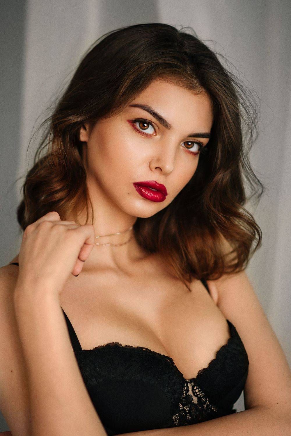 девушка, комната, черный, белый,  печаль ,красота ,грудь, красный,, Денис Лыткин