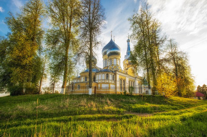 Храм на холме. фото превью