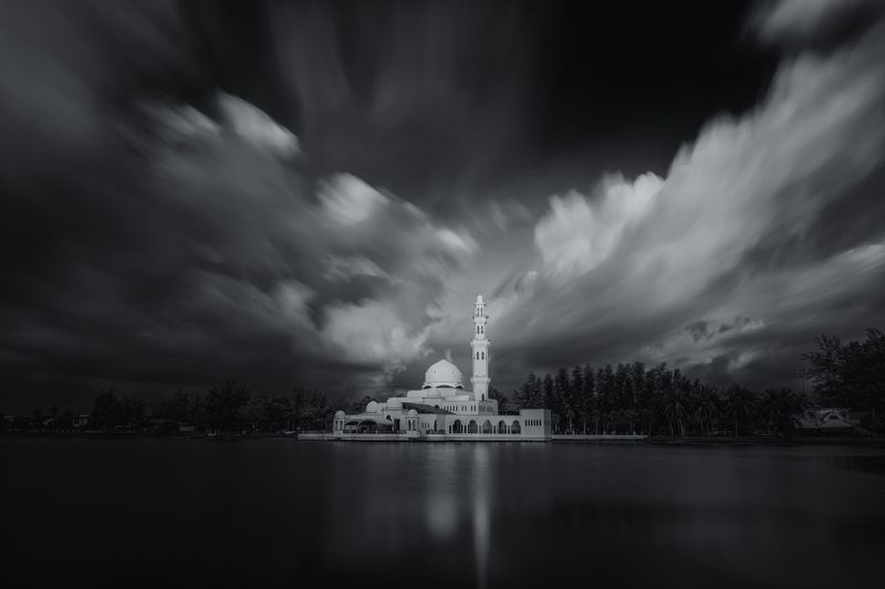 Tengku Tengah Zaharah Mosque фото превью
