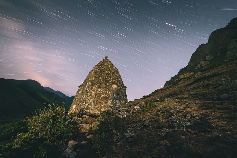 mountains sky clouds plateau range landscape tomb grave night rock caucasus Она круглая! фото превью