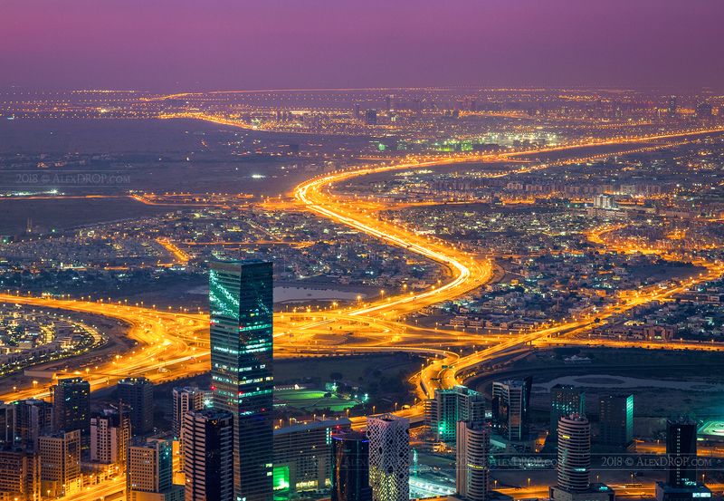 Панорама Дубаи на рассвете со смотровой Бурж Халифы фото превью