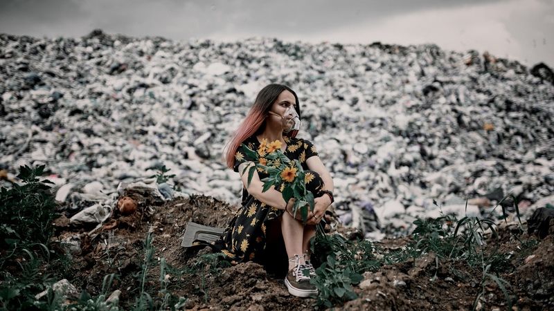 #photo #photosession #Ukraine #poltava #tfp #ecology #nature #girl #alone #dump #trash #dirt #planet #greenpeace #life #social #walk #sigma35mmart #flover Мусор фото превью