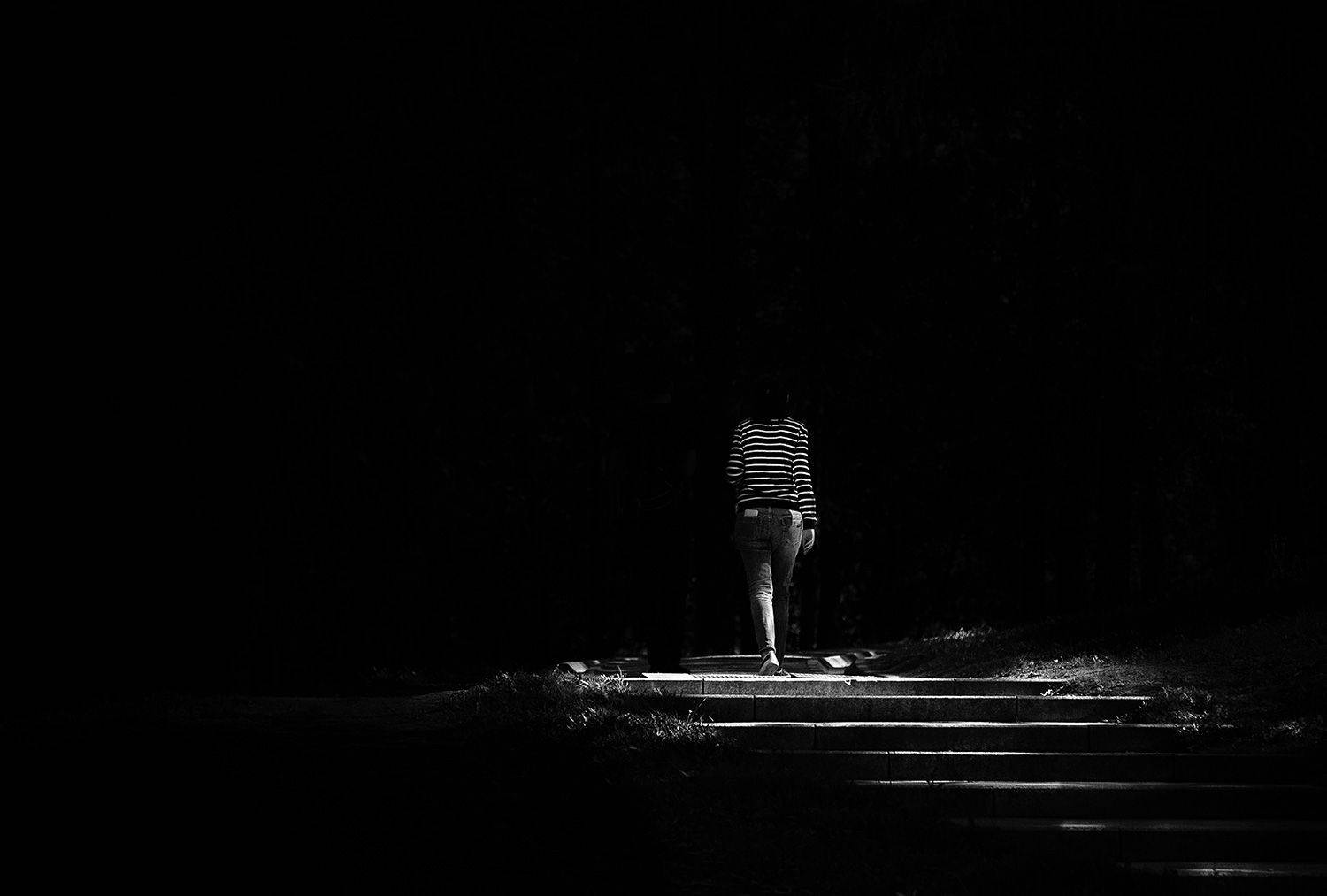 чб фото, уличная фотография, лето, тени, лестница, Vera Trandina