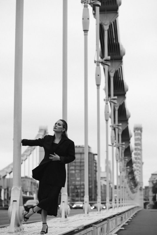 portrait, woman, walk, dramatic Christine фото превью