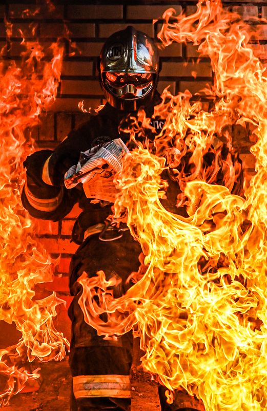 огонь пожарные мчс fire firefighter rescue спасатели дым работа жар тепло в огне фото превью