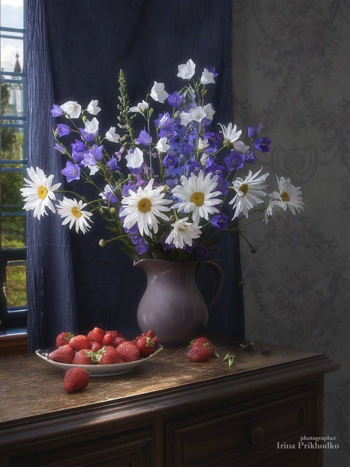 натюрморт, цветы, фрукты, ягоды, клубника, букет, Ирина Приходько