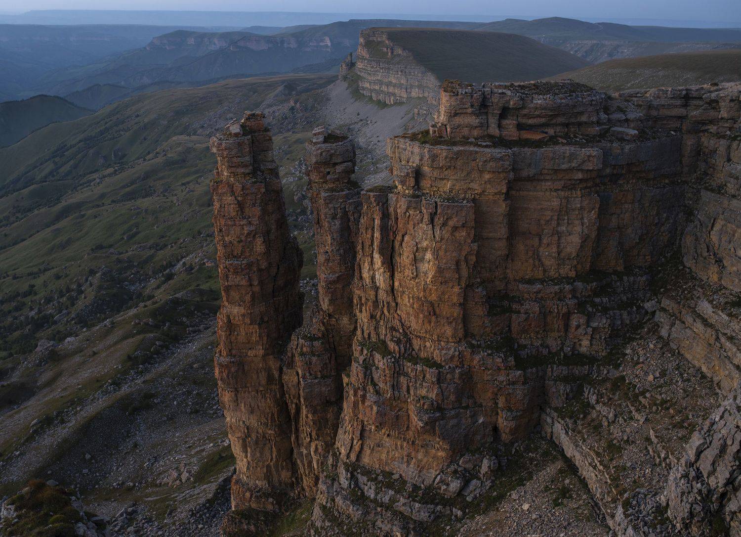 бермамыт, эльбрус, закат, скала, обрыв, плато, вечер, свет, карачаево-черкесия, Арсен Алабердов