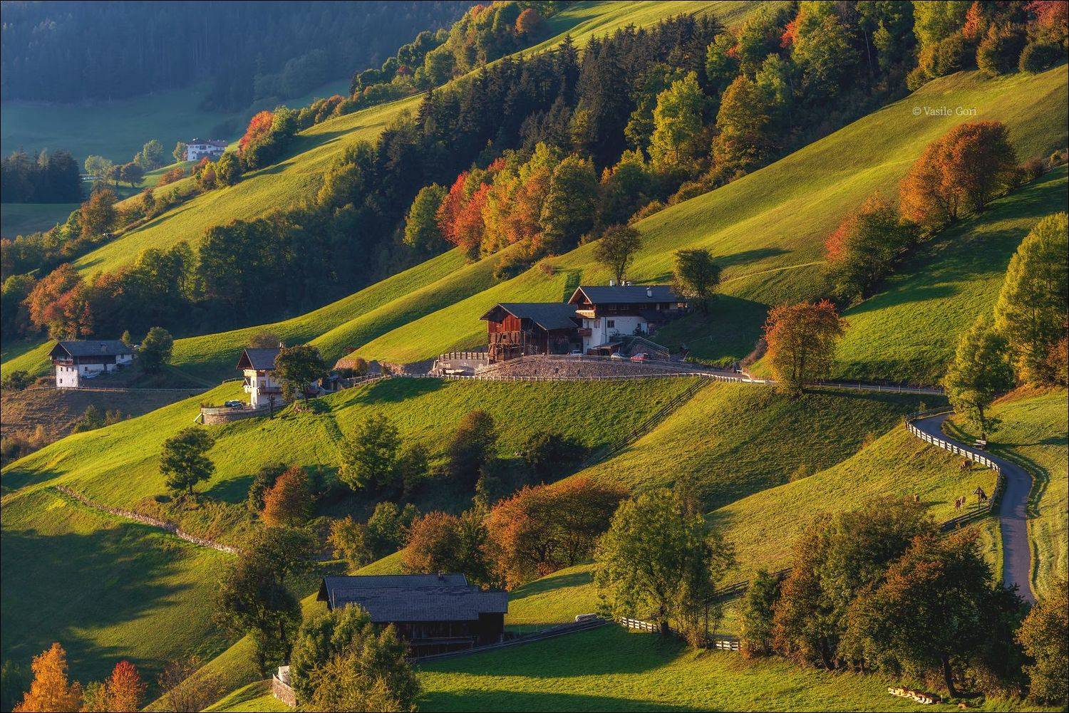доломитовые альпы,santa maddalena,деревня,val di funes,осень,odle,италия,alps,ranui,san giovanni,церквушка,hills, Василий Гори