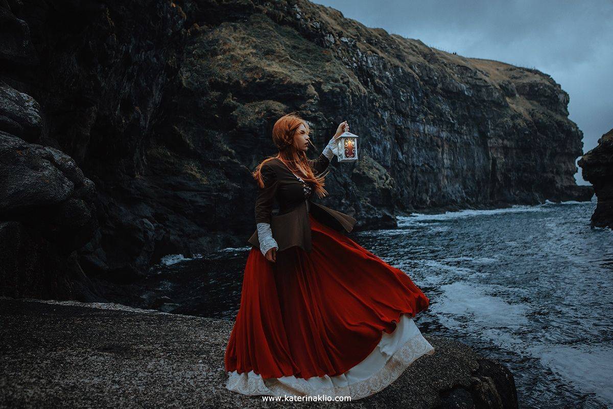 light, candle, lighter, model, woman, ocean, wind, breeze, rocks, rock, nature, north, Faroe, island, mystery, mystic, dark, goth, gothic, feeling, dress, art, ginger, red hear, scare, horror, night, nightmare, Катерина Клио