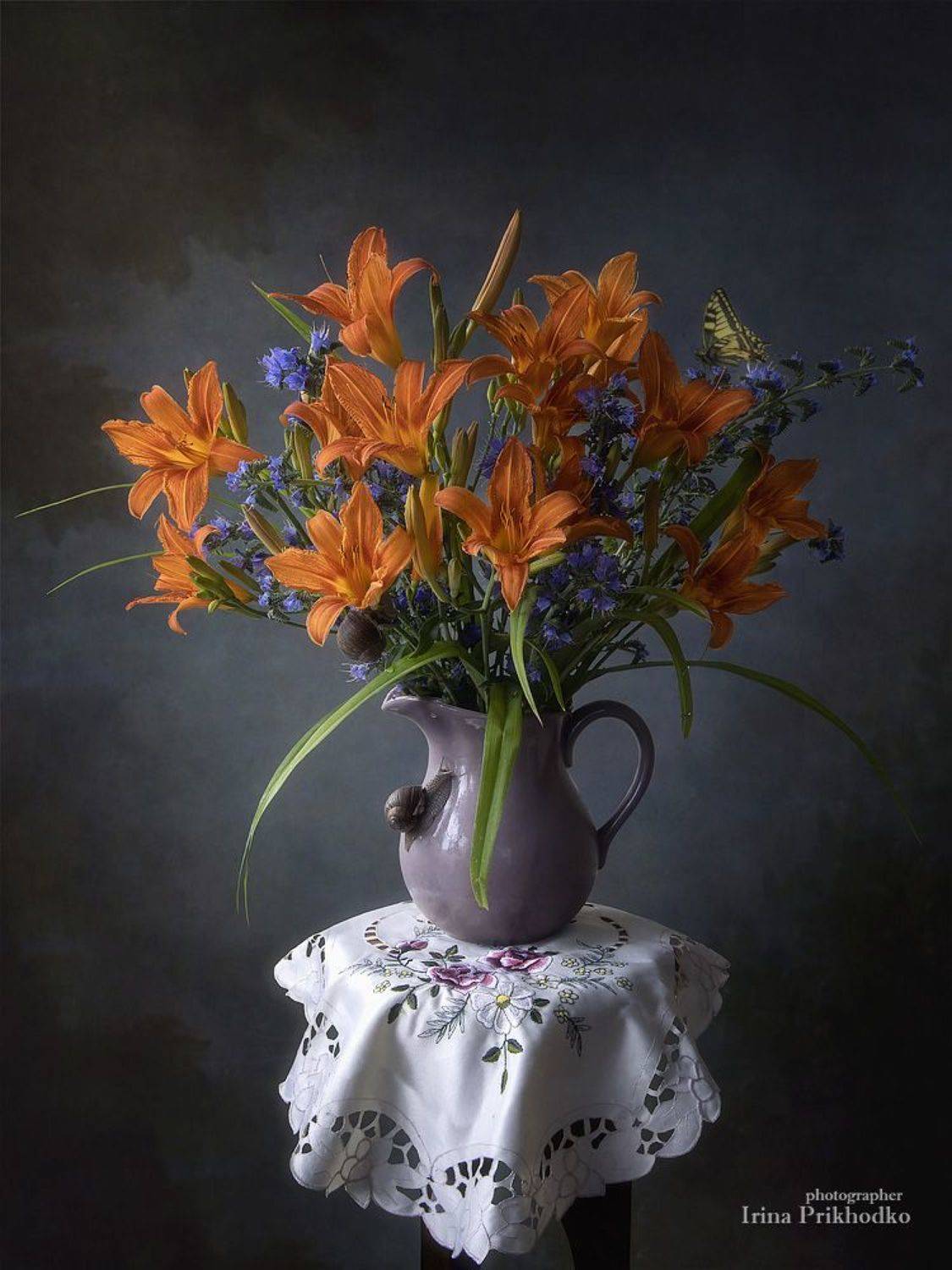 натюрморт, букет, цветы, лилейник, лето, улитки, винтажный, Ирина Приходько