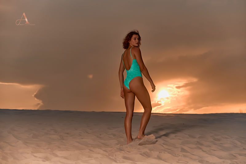 girl dunes sunset young woman lady portrait Alexandra in the dunes фото превью