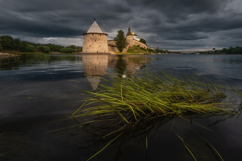 псков, гроза, кром Перед грозой фото превью