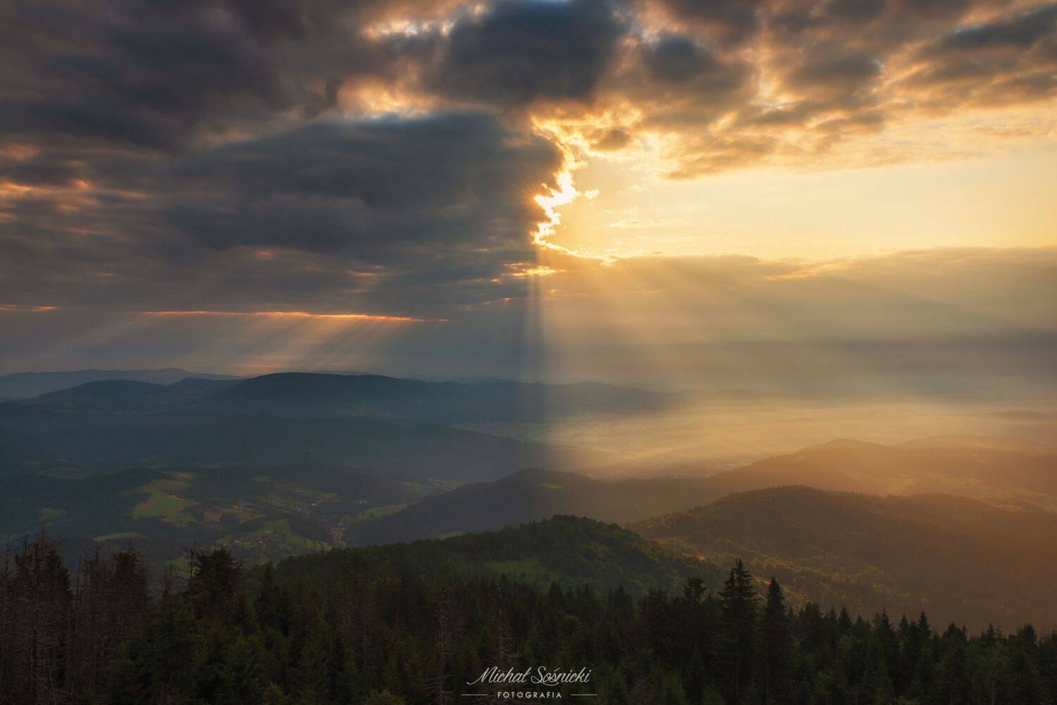 #mountains #sunrise #worlds #two #sky #laser #clouds #poland #gorc #pentax #benro, Michał Sośnicki