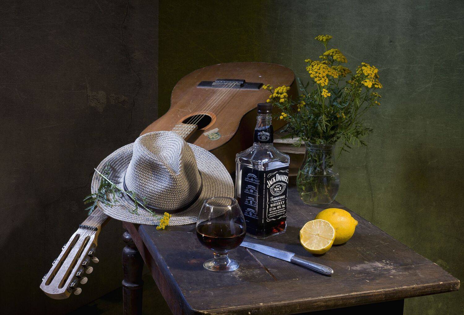 натюрморт, бокал, пижма, гитара, книги, виски., Оксана Евкодимова