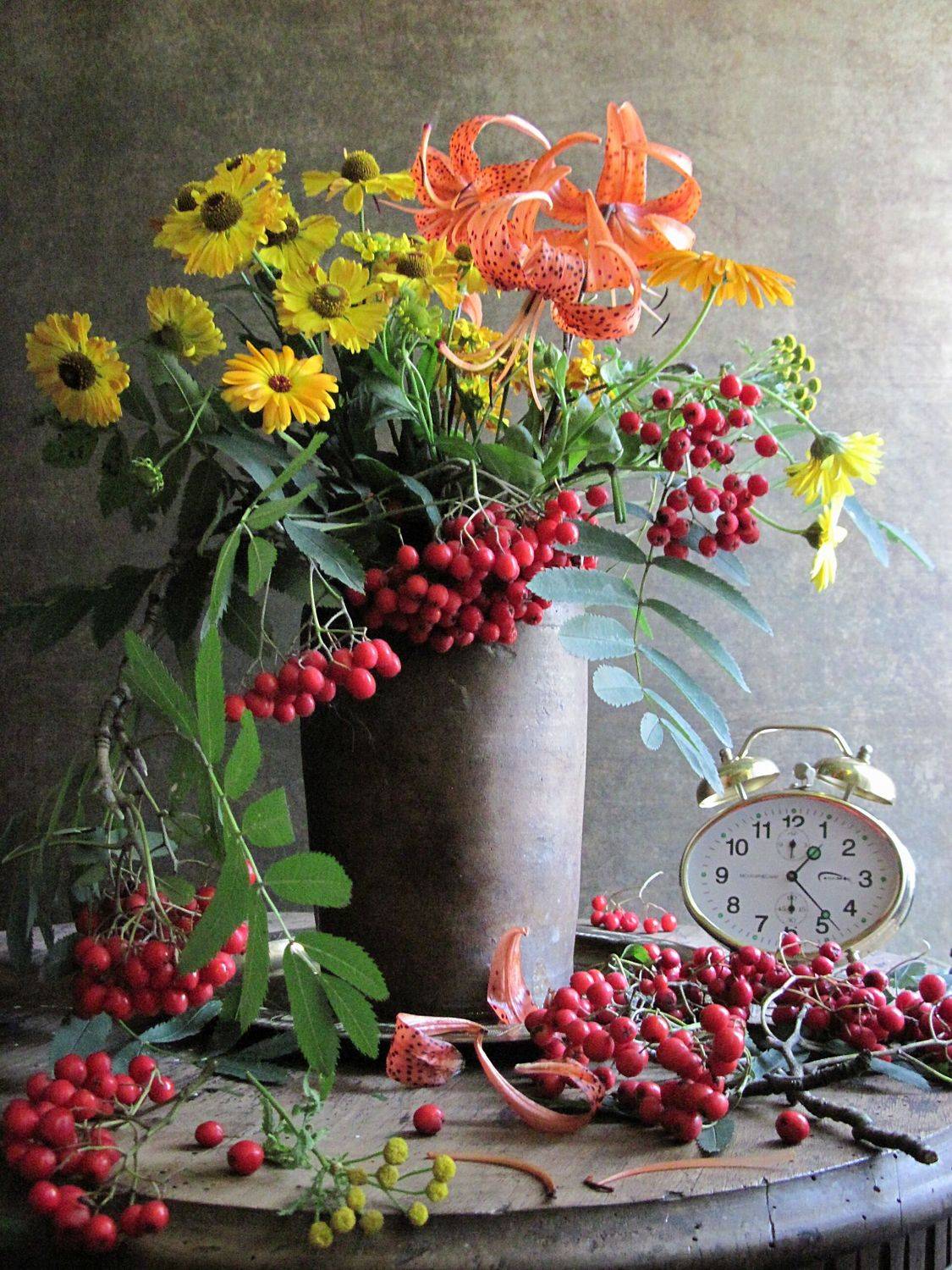 цветы, букет, лилия, тигровая лилия, ноготки, календула, пижма, рябина, будильник, керамика, винтаж, Наталия Тихомирова