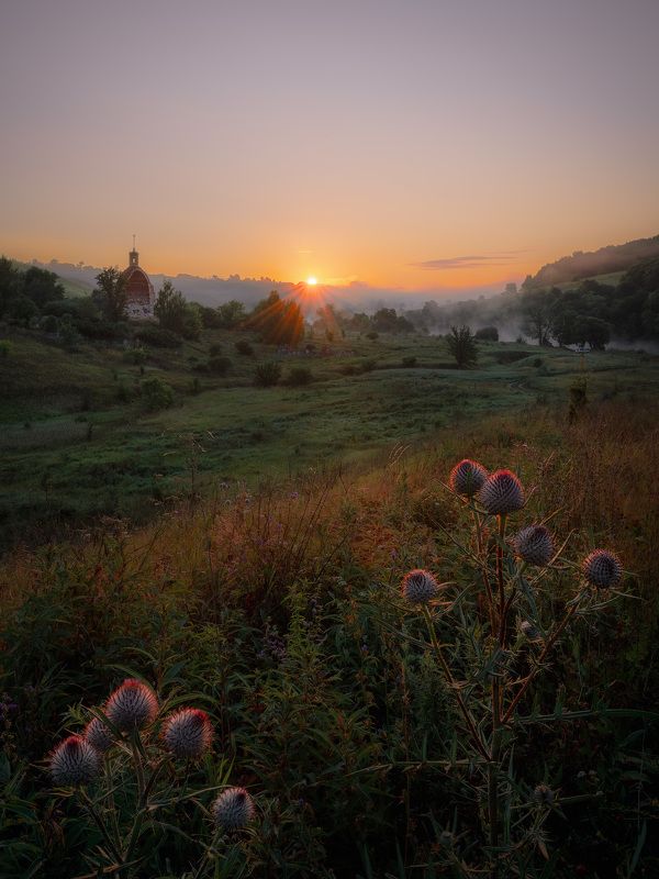 Рассвет близ заброшенного погоста фото превью