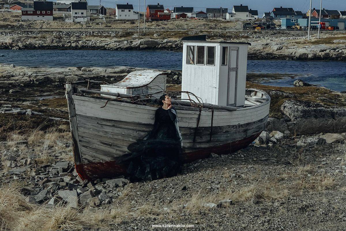 mole, boat, woman, wind, ocean, model, black, Norway, Lofoten, art, fine art, Катерина Клио