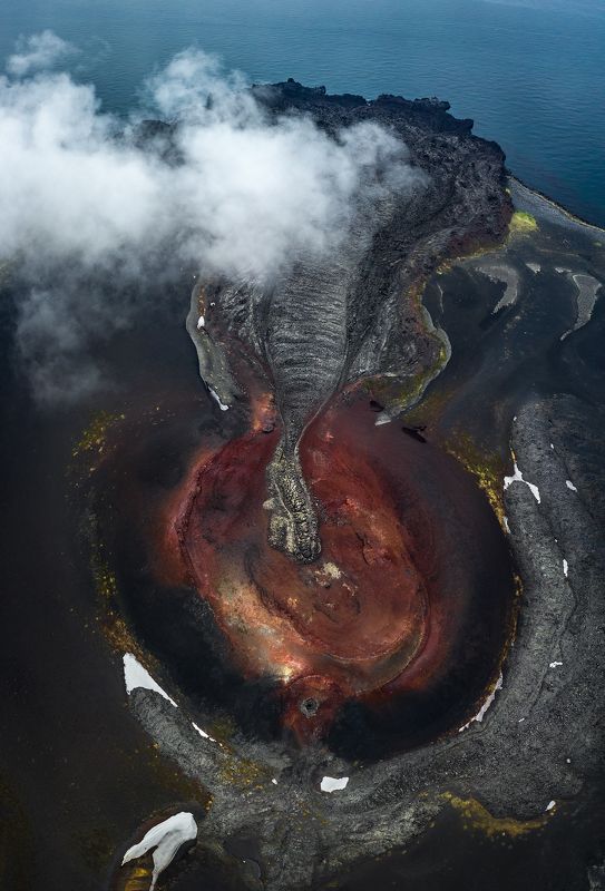 курилы,атласова,олимпийский прорыв,пейзаж Дракон на водопое у медного озера... фото превью