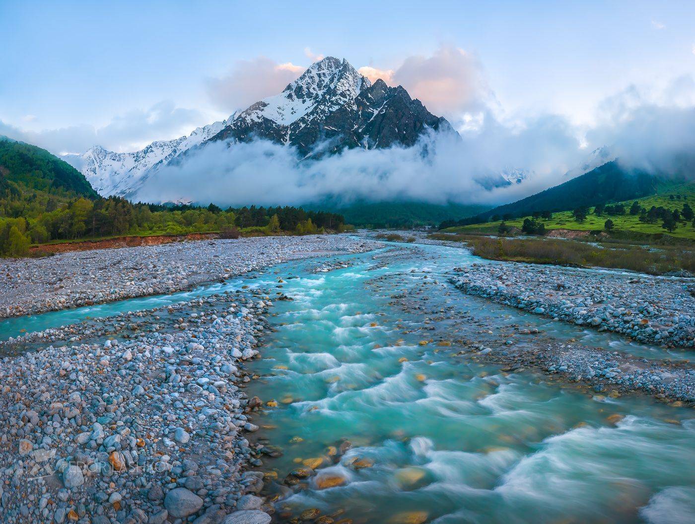 северный кавказ, горы, гора, вершина, путешествие, туризм, хребет, тихтенген, гара-аузусу, река, горная река, течение, кабардино-балкарский высокогорный заповедник, сумерки, закат, лето, туман,, Лашков Фёдор