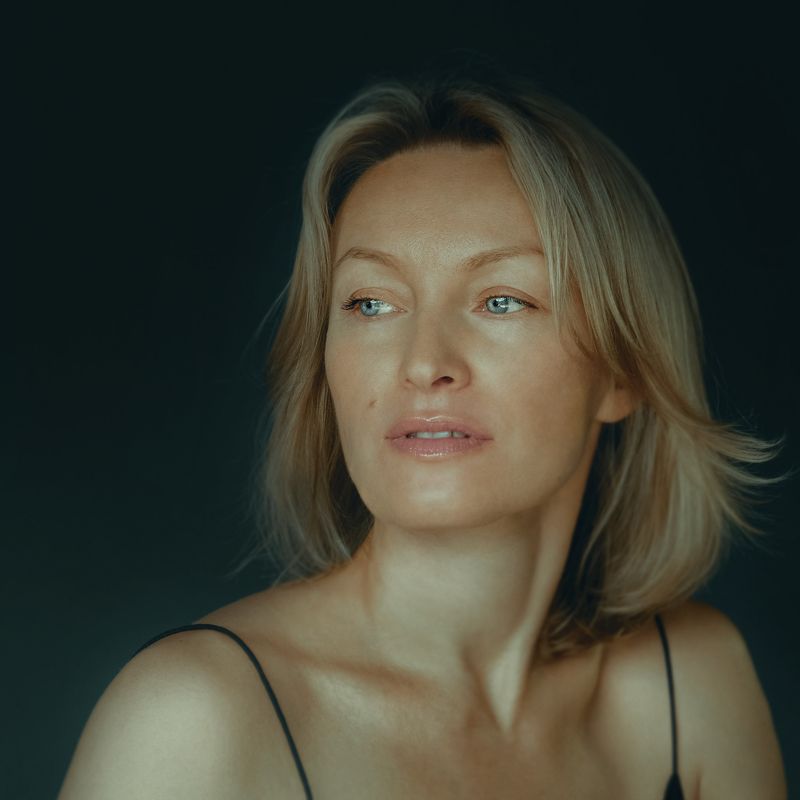 portrait, female portrait, fineart, fineart photography, tenderness, middle-aged woman, 35 mm, portrait for Tatiana фото превью
