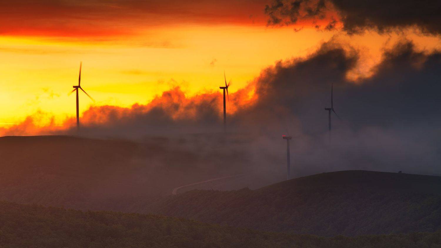 стара планина, българия, stara planina, bulgaria, balkan, sunrise, dawn, горы, лето, season, travel, hiking, peak, summit, tranquility, outdoor, windmill, mountains, journey, dramatic sky, clouds, road, mist, fog, Sebastian Płonka