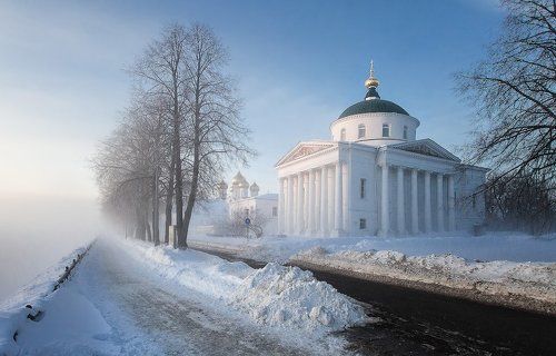 Одним морозно-туманным утром на набережной.