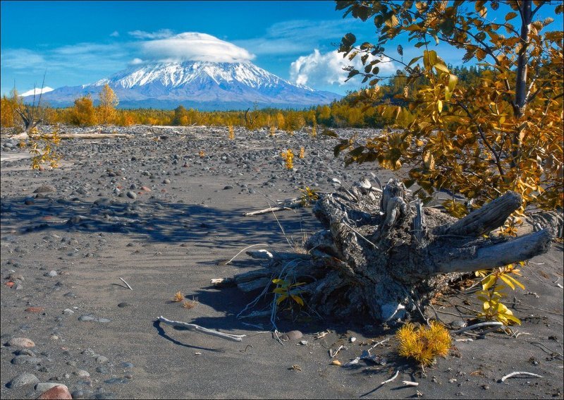 У вулкана мерзнут уши, вулкан шапочку надел. фото превью