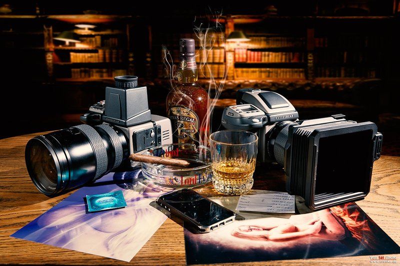 cameras, phone, bottle, glass, lenses, paper, photos, condom Durex фото превью