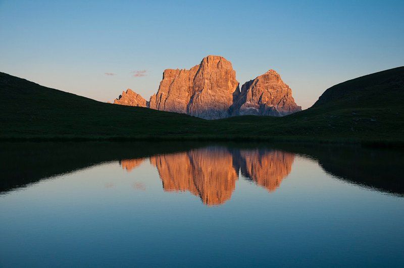Триптих с горами по центру фото превью
