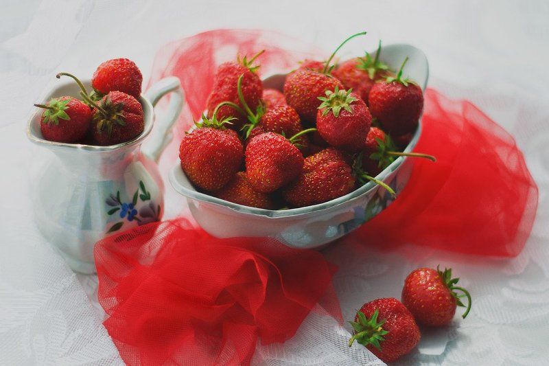 Клубника, Клубника со сливками, Красный, Натюрморт, Ягоды Клубника со сливками фото превью