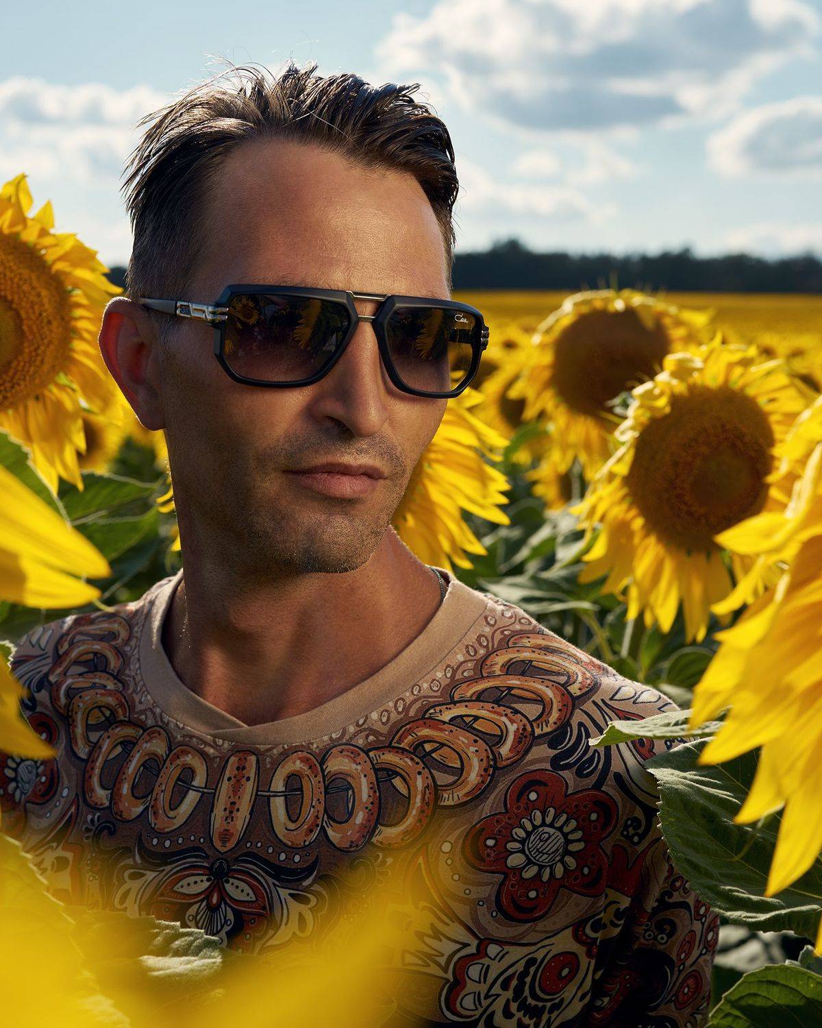 юра-дворник, дворник, man, outdoors, glasses, canal, подсолнухи, лето, summer, day, день, street cleaner, , Роман Филиппов