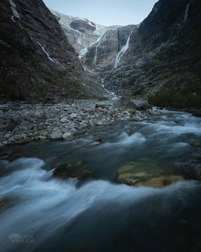 Kjenndalsbreen glacier wall