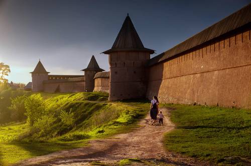 у старых стен