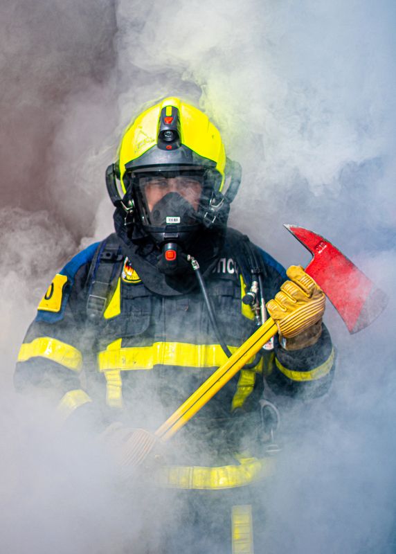 огонь пожарные мчс fire firefighter rescue спасатели дым работа  фото превью