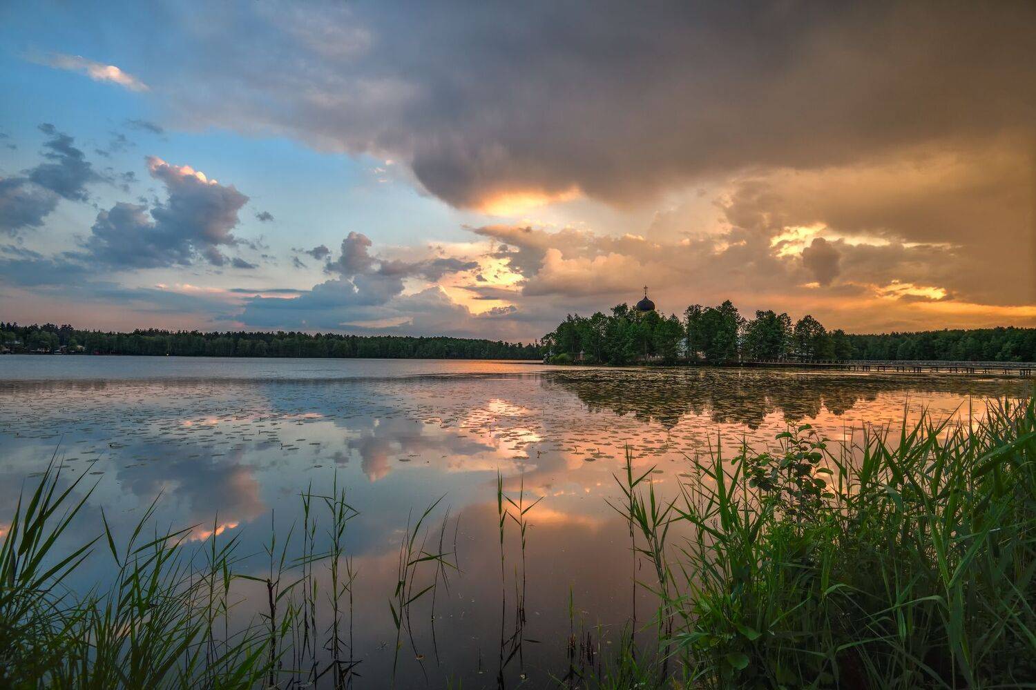 вечер,закат,небо,облака,тучи,свет,отражение,река,храм,пустынь, Виталий Полуэктов