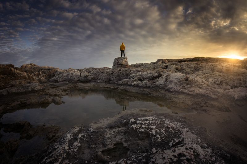 Man and sea  фото превью