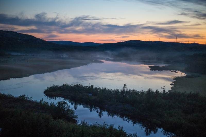 туман, закат, ночь, солнце, озеро, север В ночной туманке фото превью