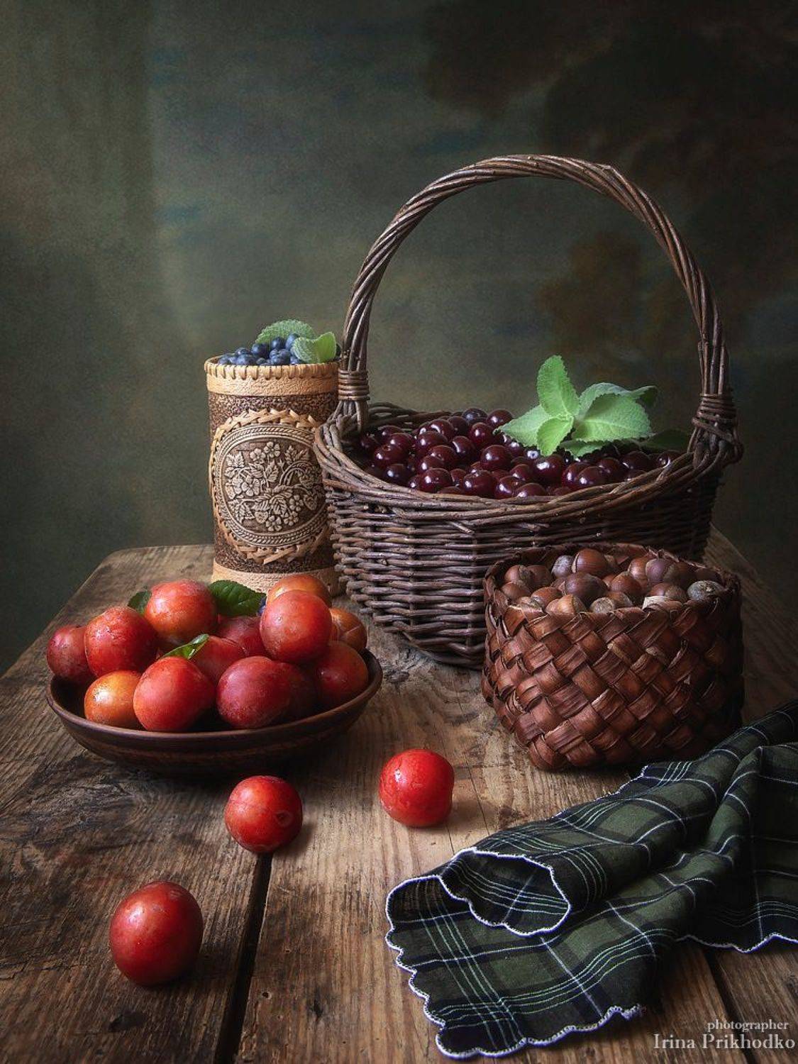 натюрморт, лето, фрукты, ягоды, орехи, Ирина Приходько