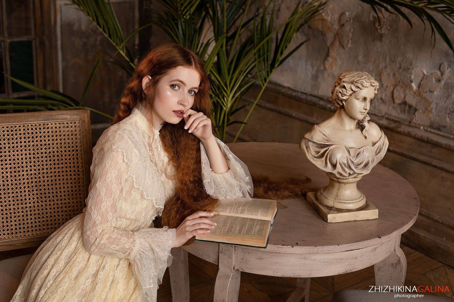 девушка, рыжая, книга, длинные волосы, прикосновение, руки, girl портрет, лицо, face, portrait, book, , Галина Жижикина