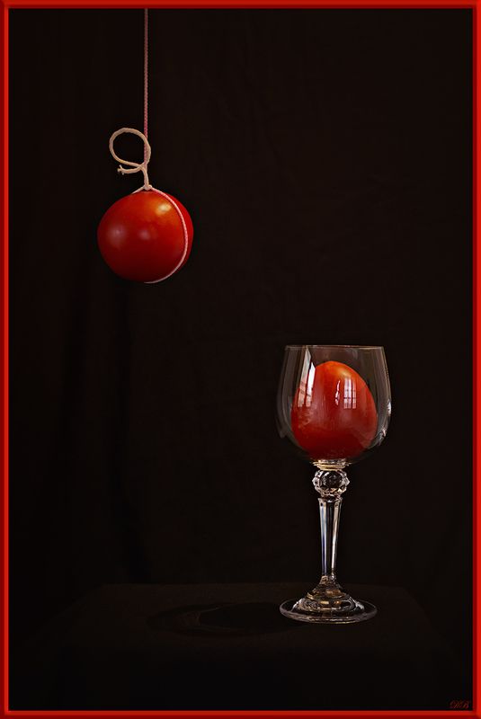 black, color, colors, concept, conceptual, digital, photography, red, still life, tomato, The Clash of Ideas фото превью
