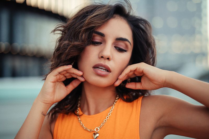 Девушка, оранжевый, москва сити Адила фото превью