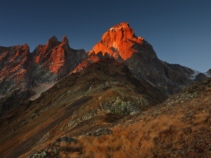 кавказ, горы, закат, пейзаж, oсень, autumn, fall, mountains, svaneti, ushba, caucasus, georgia, outdoor, season, travel, hiking, peak, summit, evening, golden hour, tranquility, adventure, Last Light фото превью