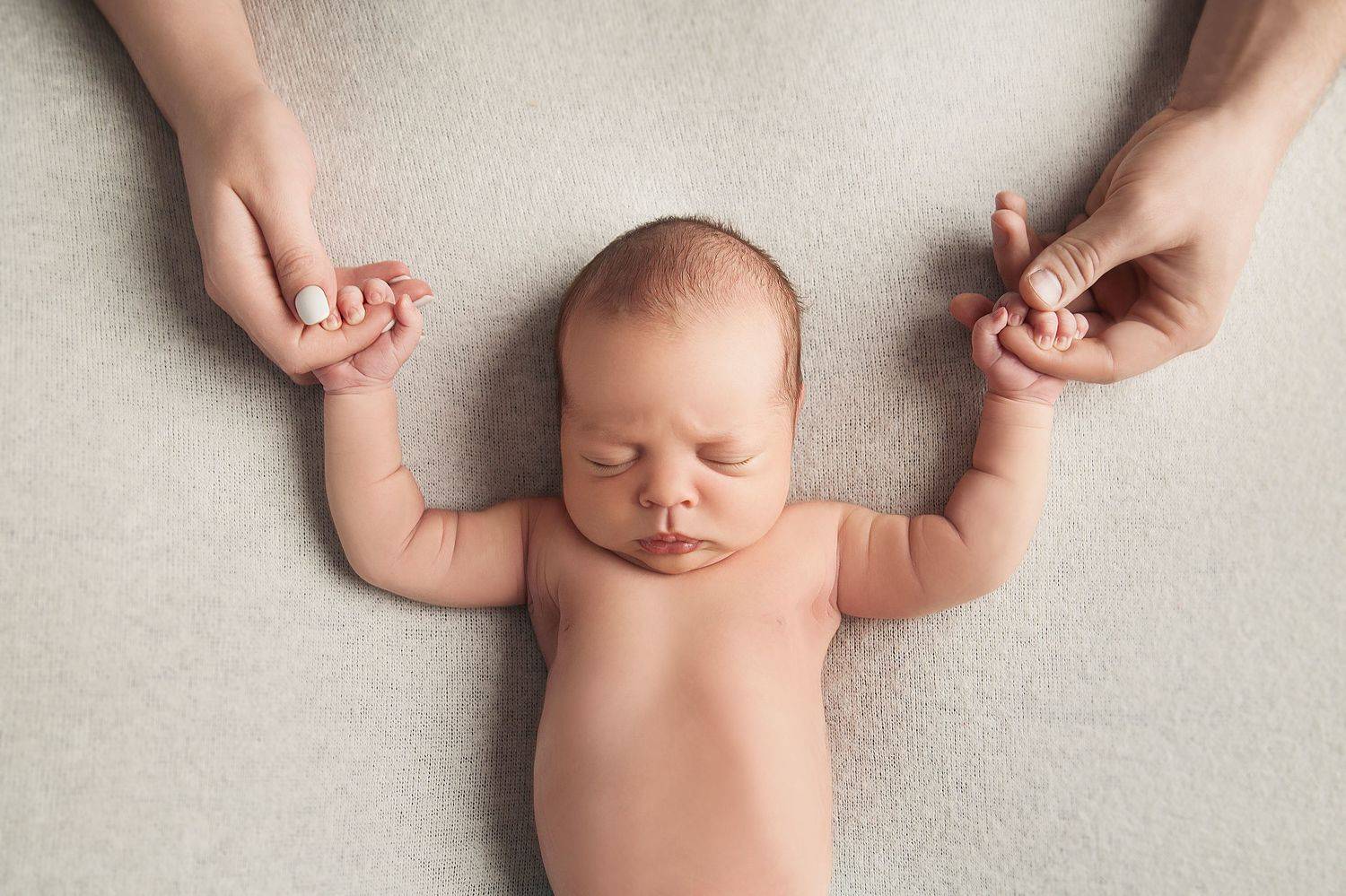 newborn, family, baby, love, dad, familyphoto, newbornphoto, babynewborn, newbornphotography, семейное фото, папа, ньюборн, новорождённый, семейный потрет, студийный портрет, семья, малыш, мальчик, мамины руки, мама, mother, Ману Фалько