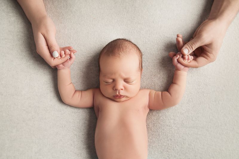 newborn, family, baby, love, dad, familyphoto, newbornphoto, babynewborn, newbornphotography, семейное фото, папа, ньюборн, новорождённый, семейный потрет, студийный портрет, семья, малыш, мальчик, мамины руки, мама, mother  фото превью
