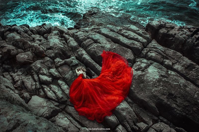 red, top, view, woman, depressed, dress, model, wearing, beautiful, creative, drone, art, fine art, feeling, ocean  Red фото превью